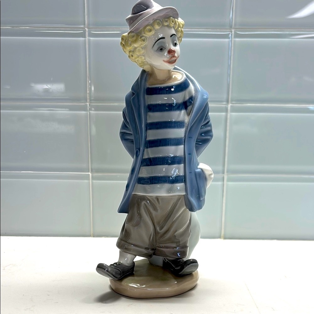 Lladró porcelain figurine titled "Little Traveller"